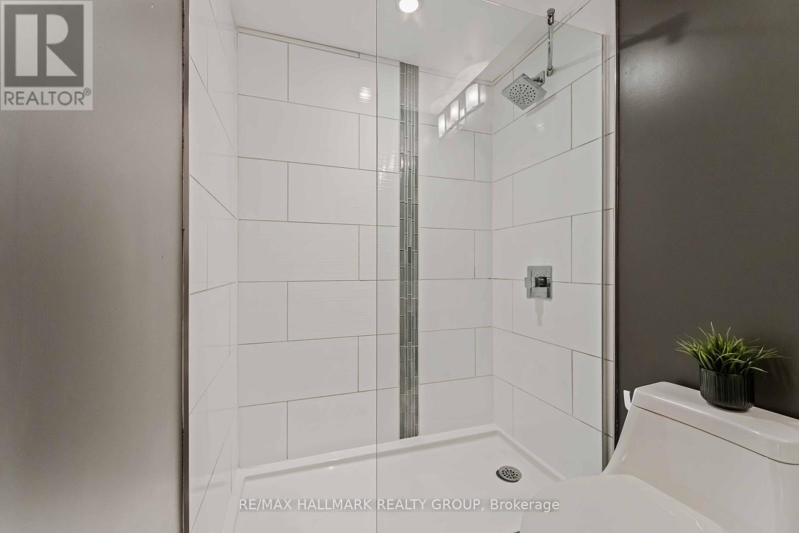 15 - 202 St. Patrick Street, Ottawa, ON - Indoor Photo Showing Bathroom
