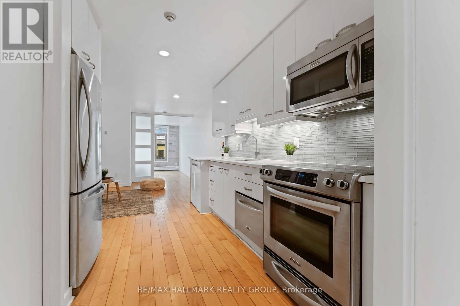15 - 202 St. Patrick Street, Ottawa, ON - Indoor Photo Showing Kitchen With Upgraded Kitchen