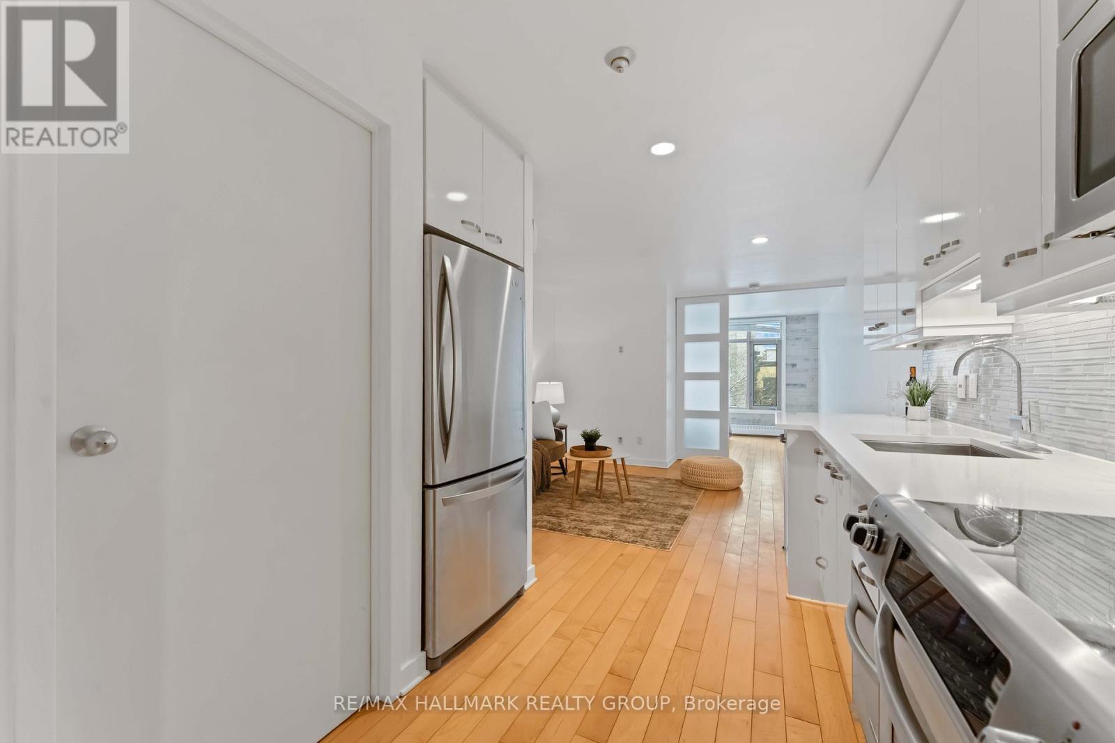 15 - 202 St. Patrick Street, Ottawa, ON - Indoor Photo Showing Kitchen With Upgraded Kitchen