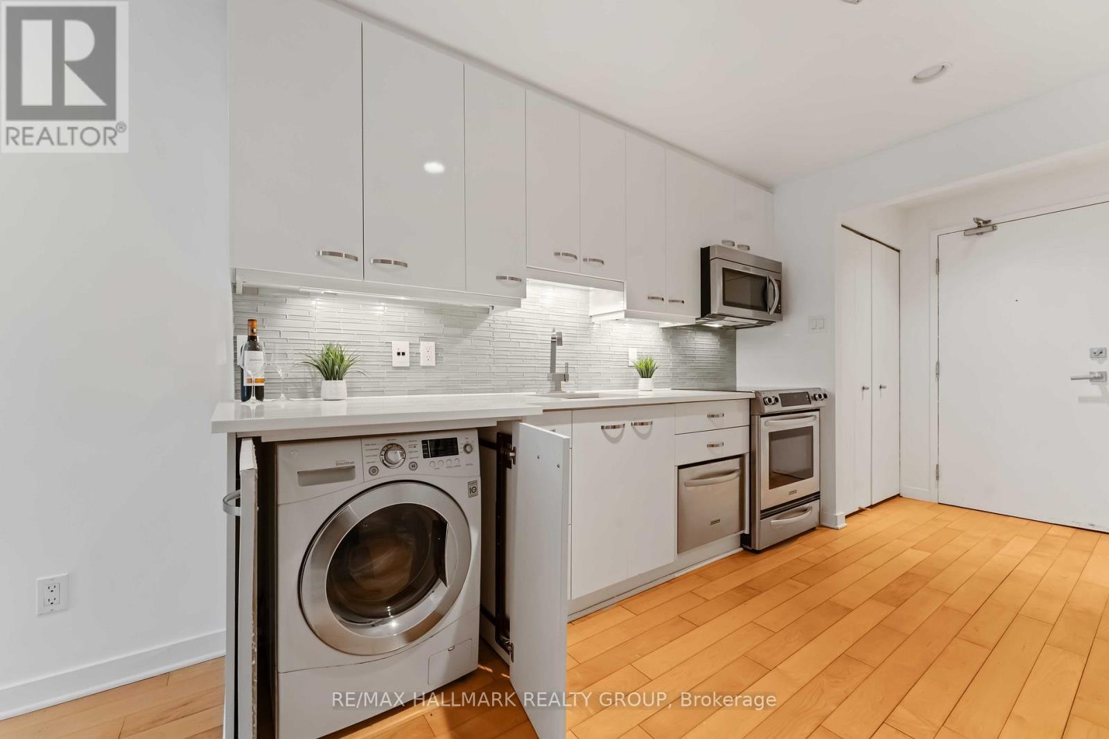 15 - 202 St. Patrick Street, Ottawa, ON - Indoor Photo Showing Laundry Room