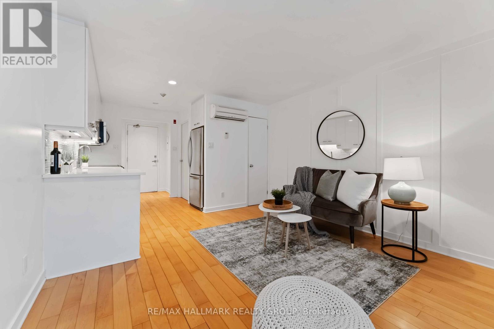 15 - 202 St. Patrick Street, Ottawa, ON - Indoor