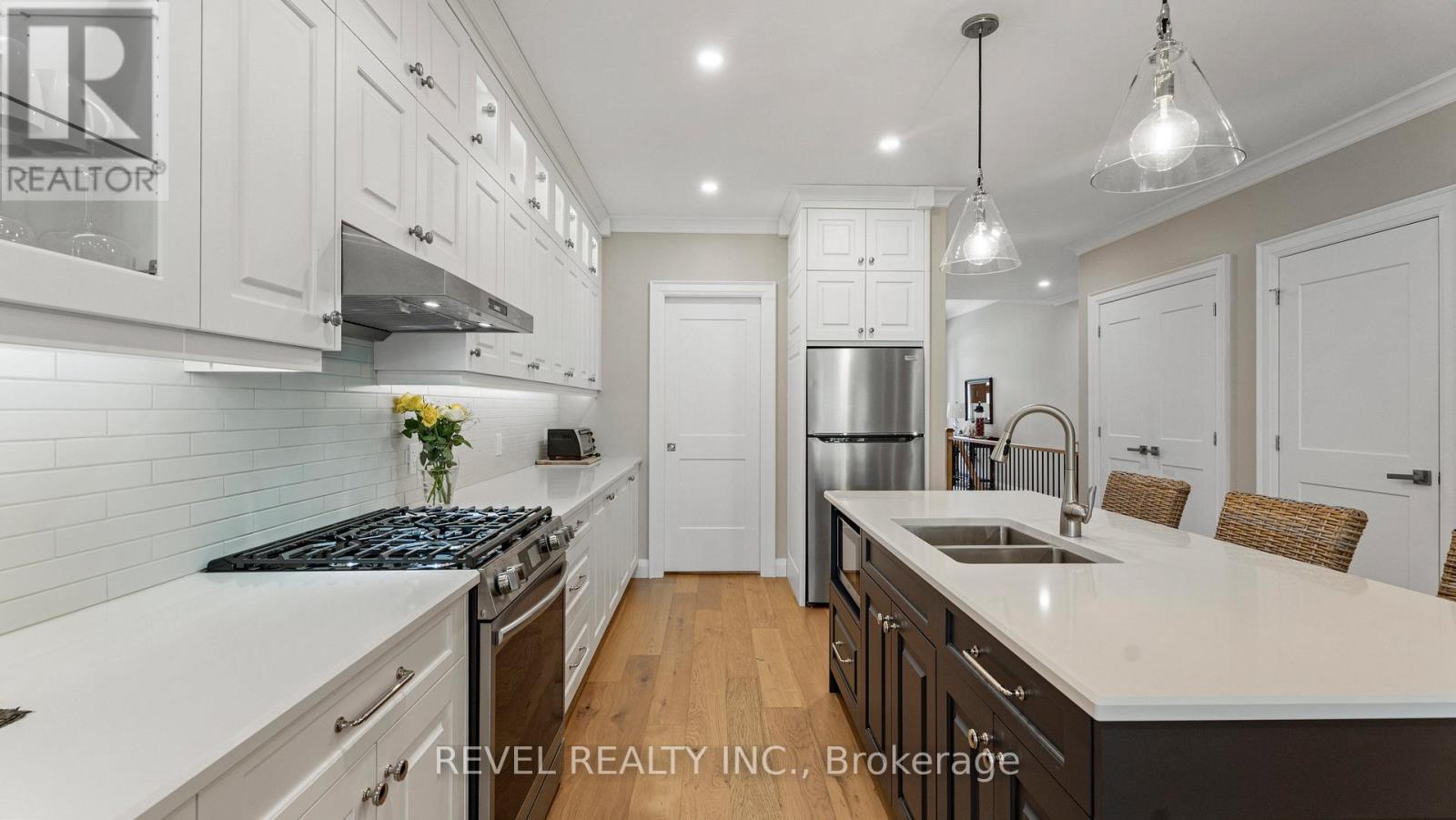 52 Beechnut Lane, Norfolk, ON - Indoor Photo Showing Kitchen With Double Sink With Upgraded Kitchen