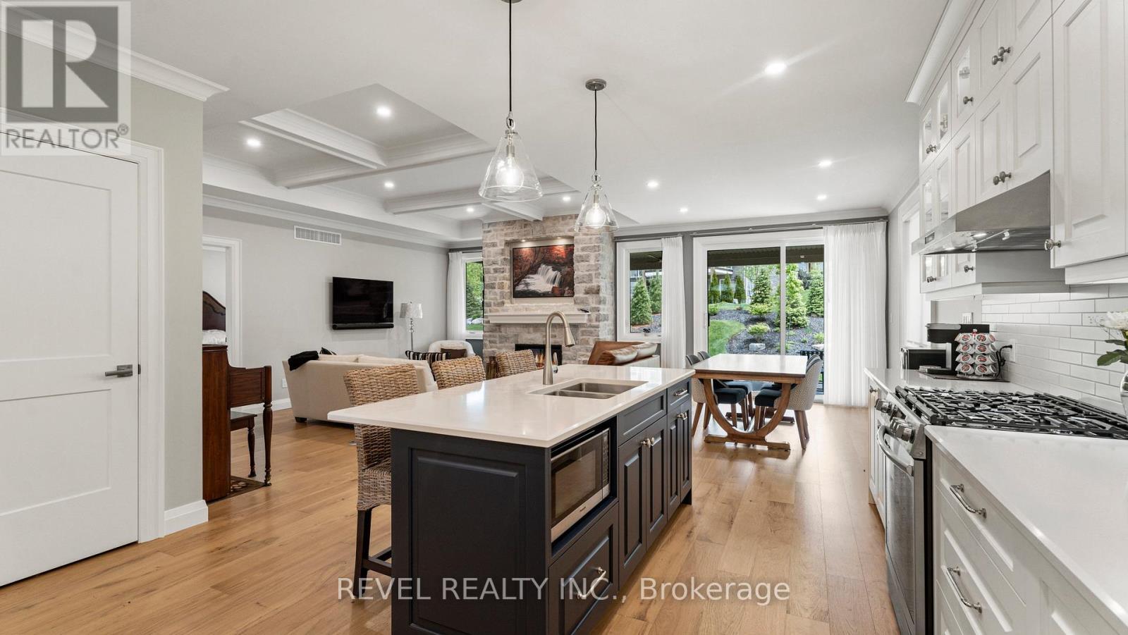 52 Beechnut Lane, Norfolk, ON - Indoor Photo Showing Kitchen With Double Sink With Upgraded Kitchen