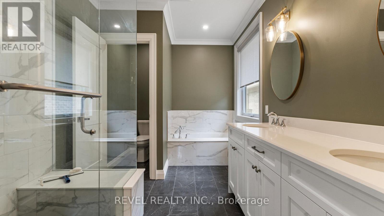 52 Beechnut Lane, Norfolk, ON - Indoor Photo Showing Bathroom