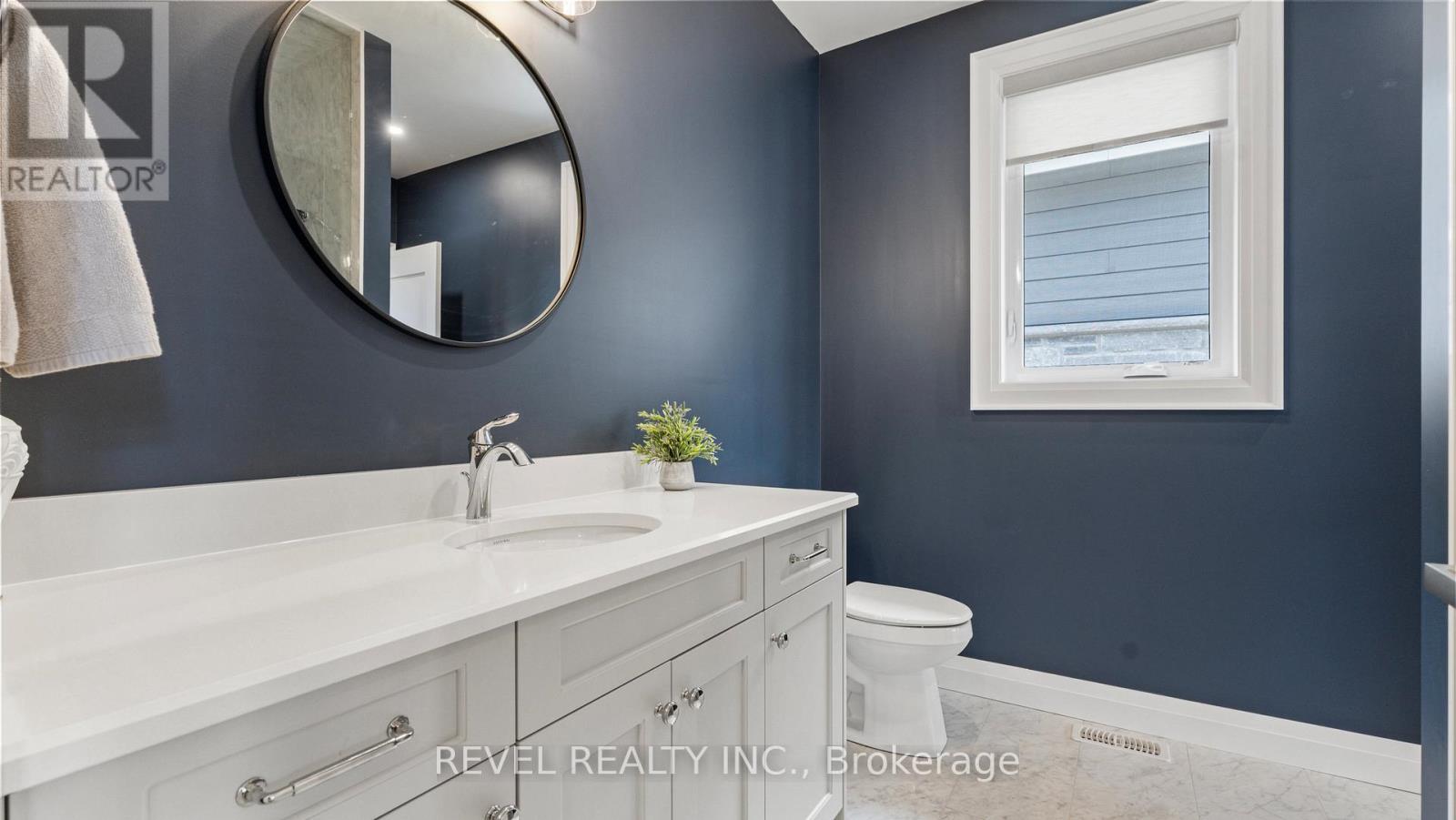 52 Beechnut Lane, Norfolk, ON - Indoor Photo Showing Bathroom