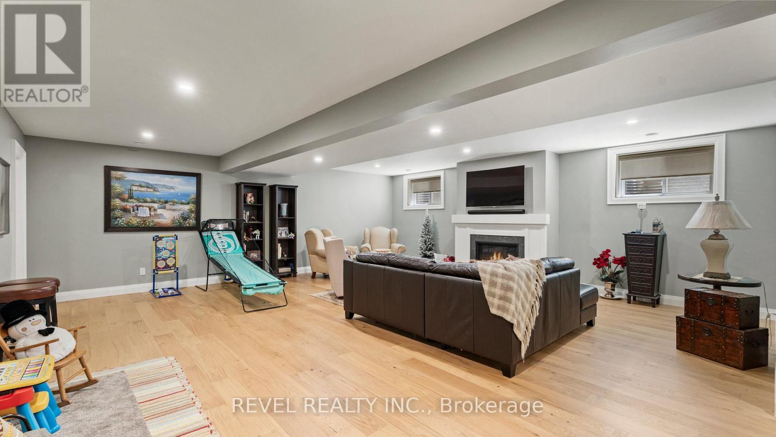 52 Beechnut Lane, Norfolk, ON - Indoor With Fireplace