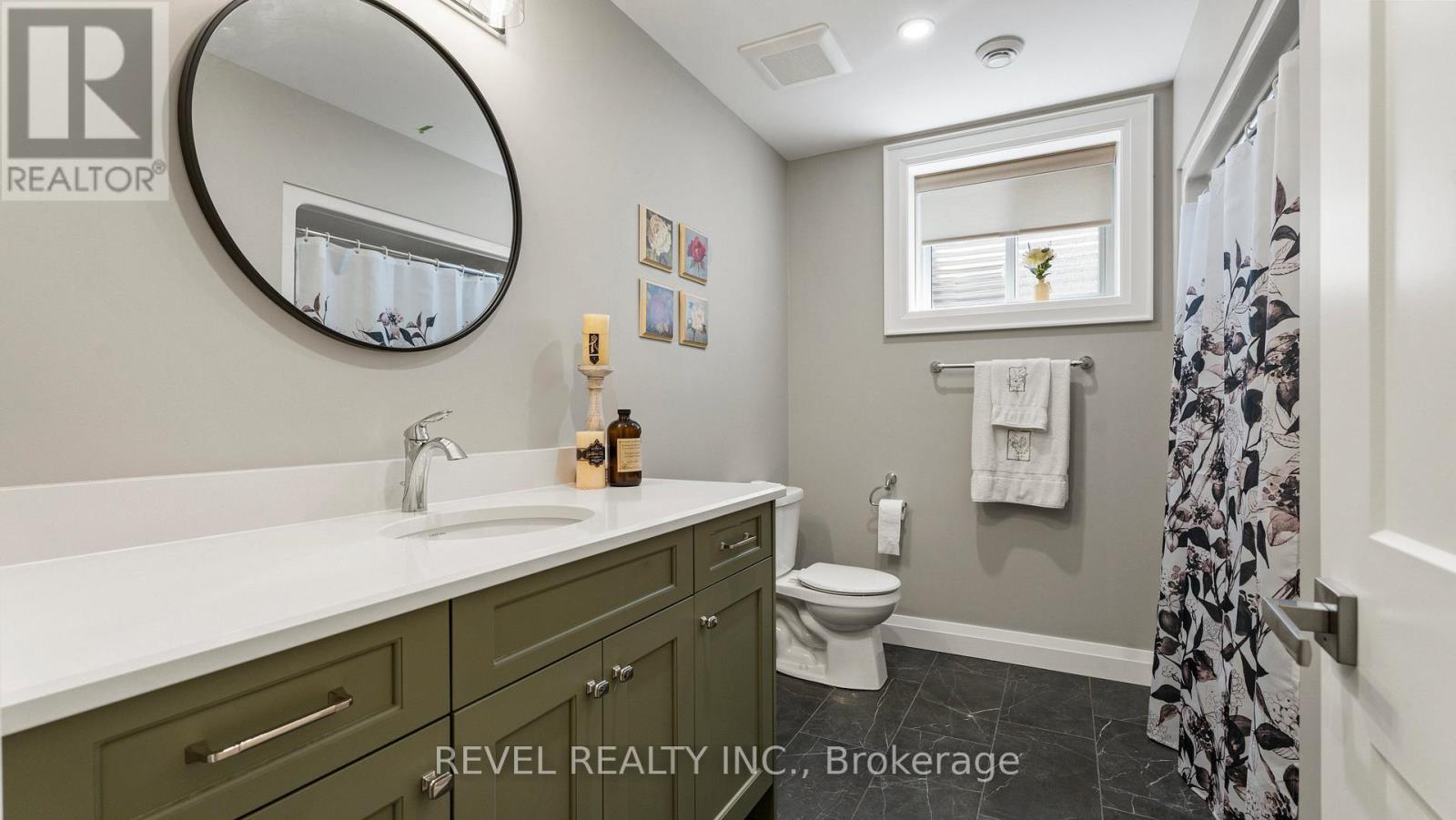 52 Beechnut Lane, Norfolk, ON - Indoor Photo Showing Bathroom
