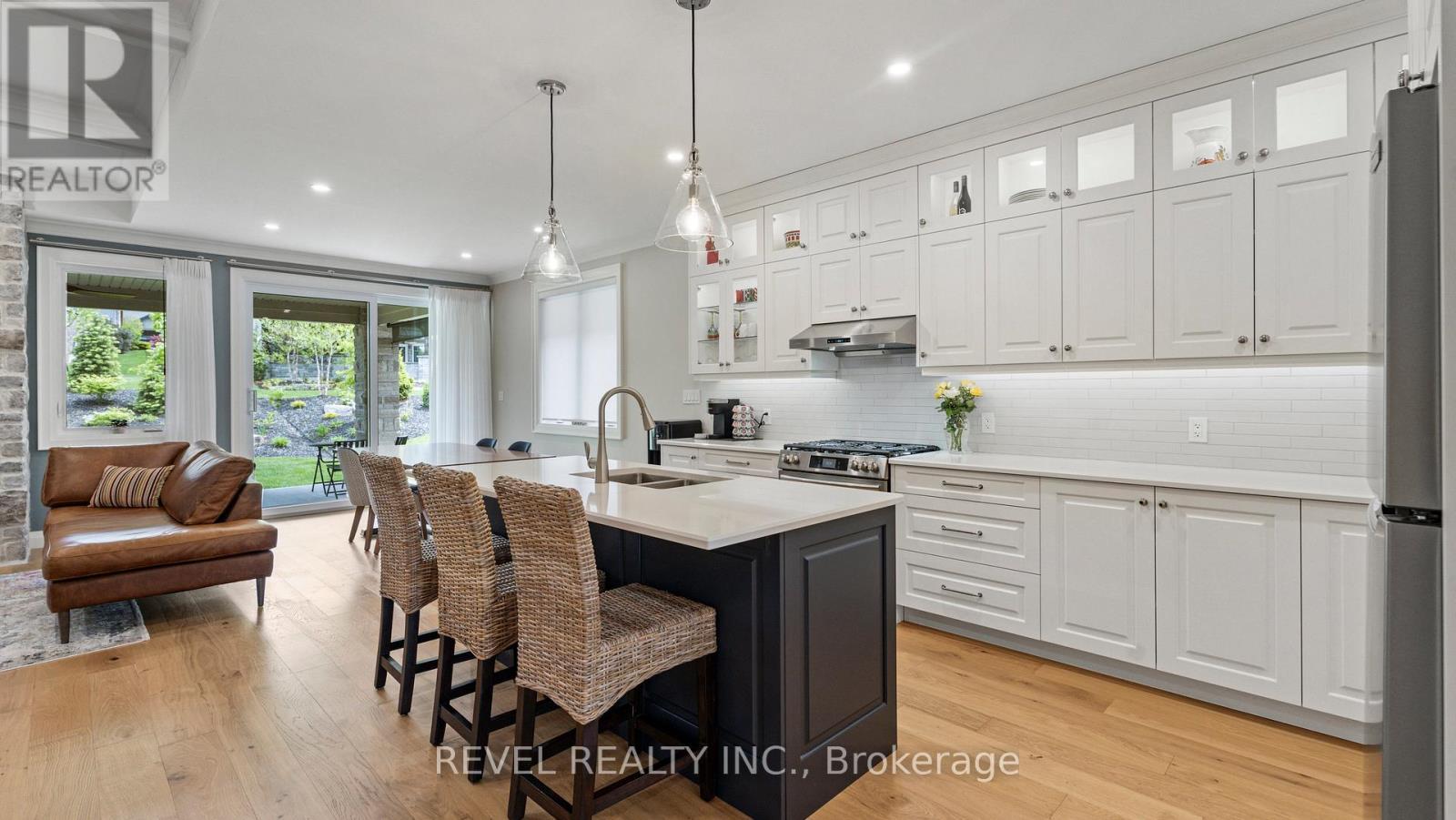 52 Beechnut Lane, Norfolk, ON - Indoor Photo Showing Kitchen With Upgraded Kitchen