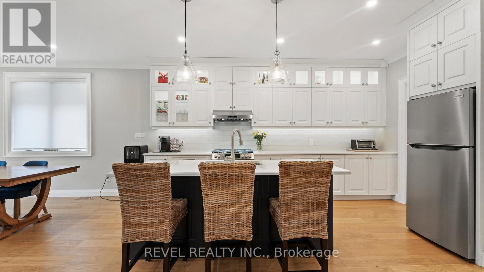 52 Beechnut Lane, Norfolk, ON - Indoor Photo Showing Kitchen With Upgraded Kitchen