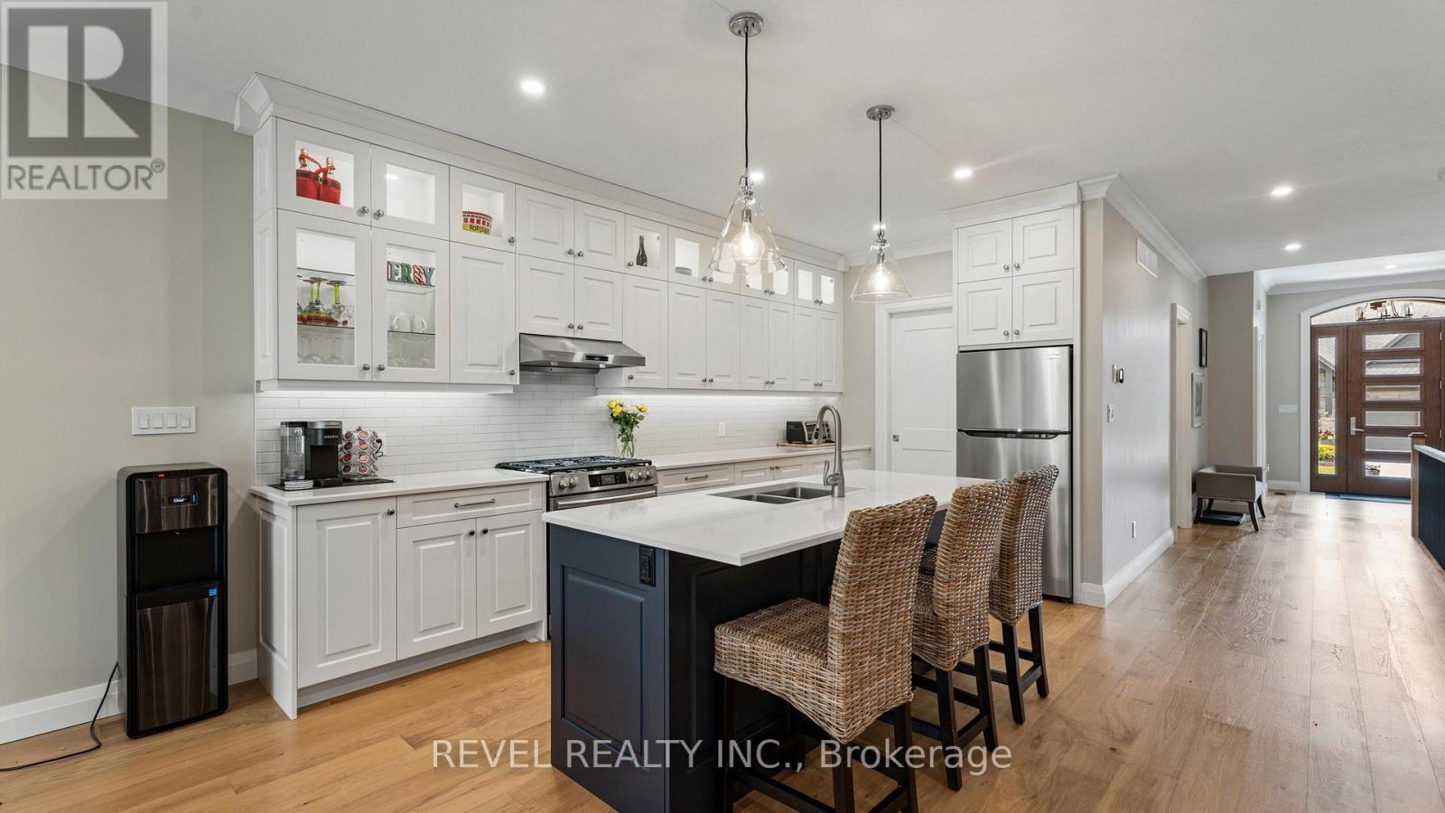 52 Beechnut Lane, Norfolk, ON - Indoor Photo Showing Kitchen With Double Sink With Upgraded Kitchen