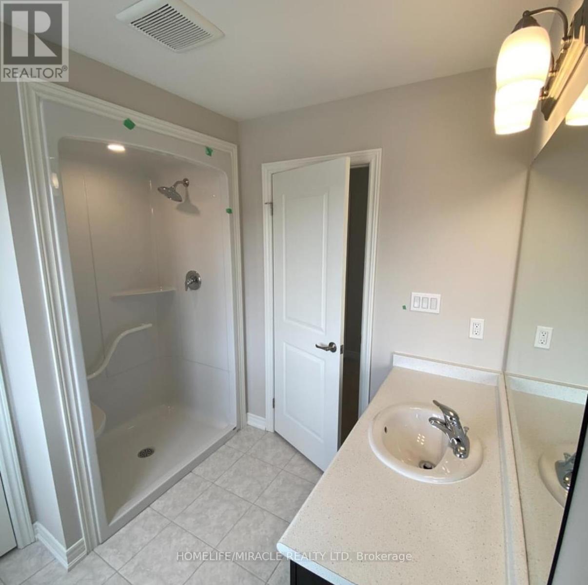 57 Sycamore Street, Welland, ON - Indoor Photo Showing Bathroom