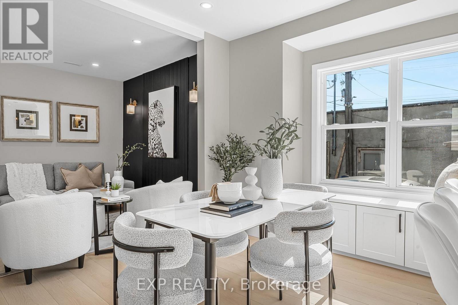 56 East 34Th Street, Hamilton, ON - Indoor Photo Showing Dining Room