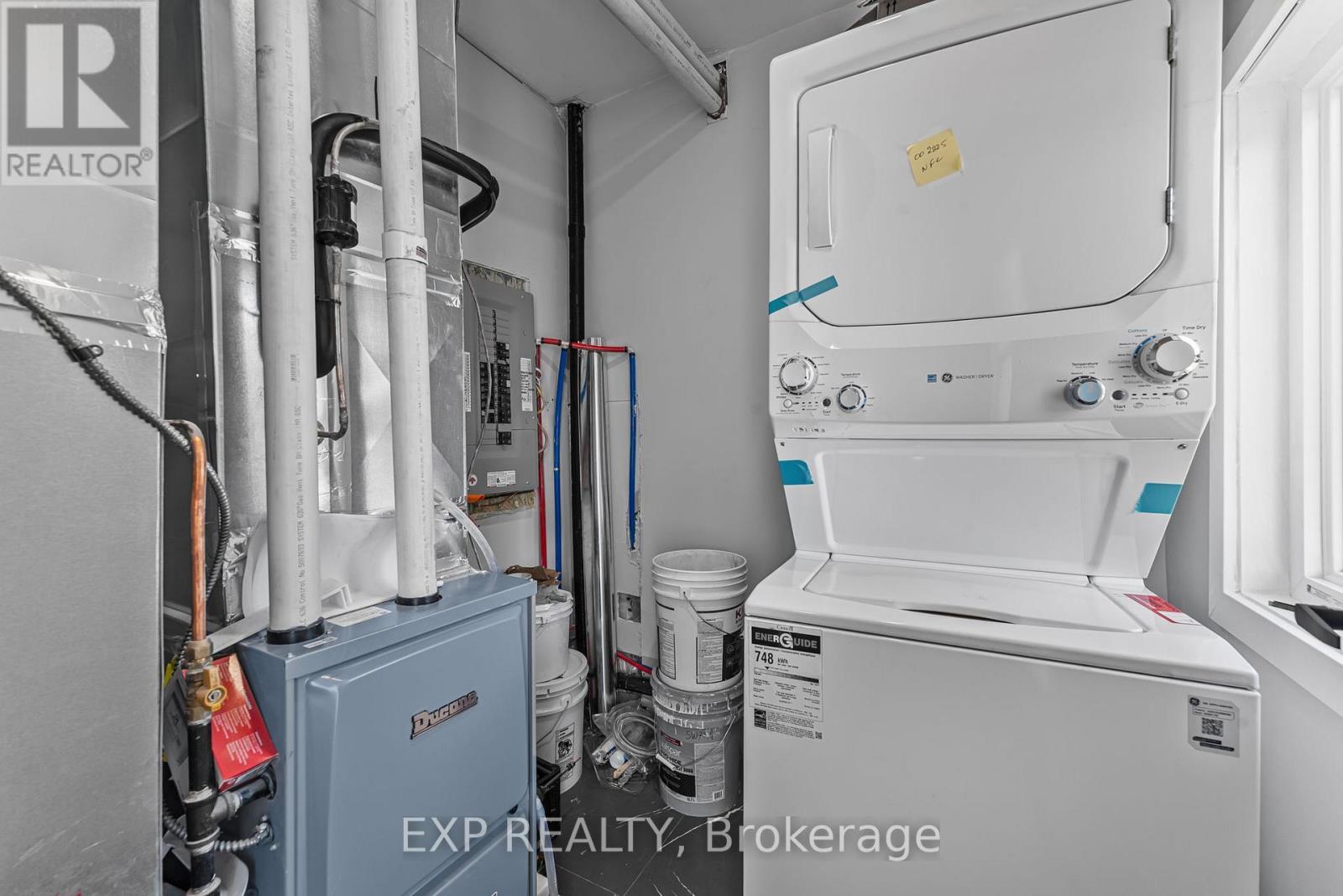 56 East 34Th Street, Hamilton, ON - Indoor Photo Showing Laundry Room