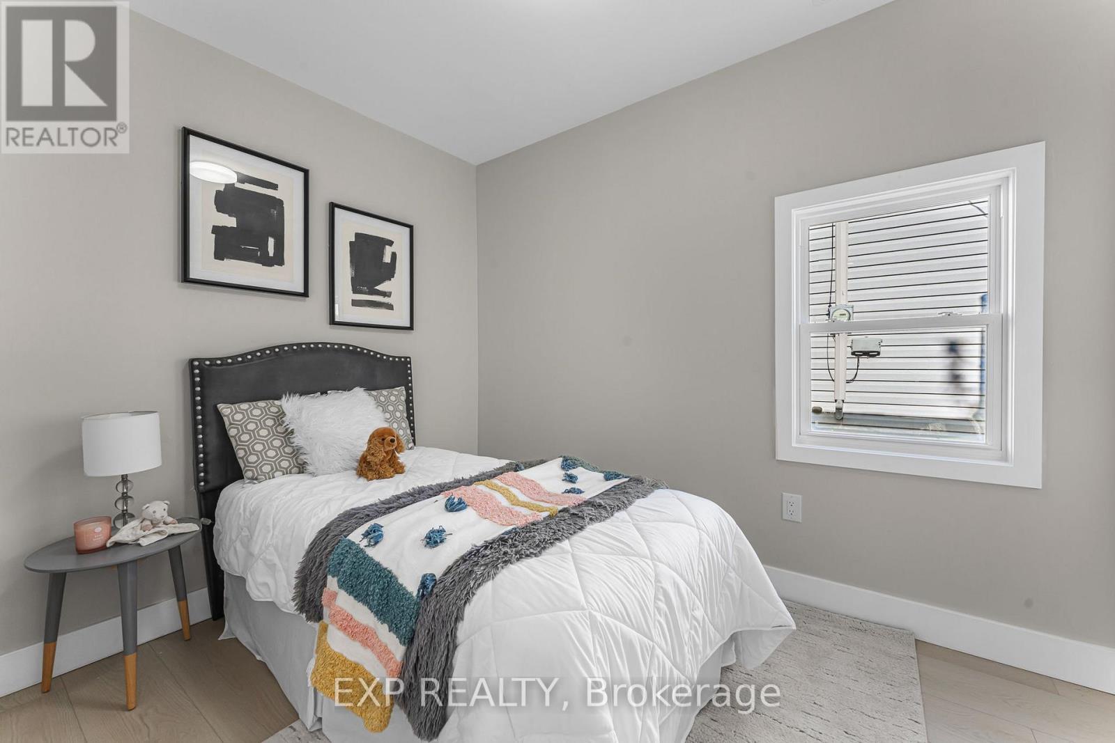 56 East 34Th Street, Hamilton, ON - Indoor Photo Showing Bedroom