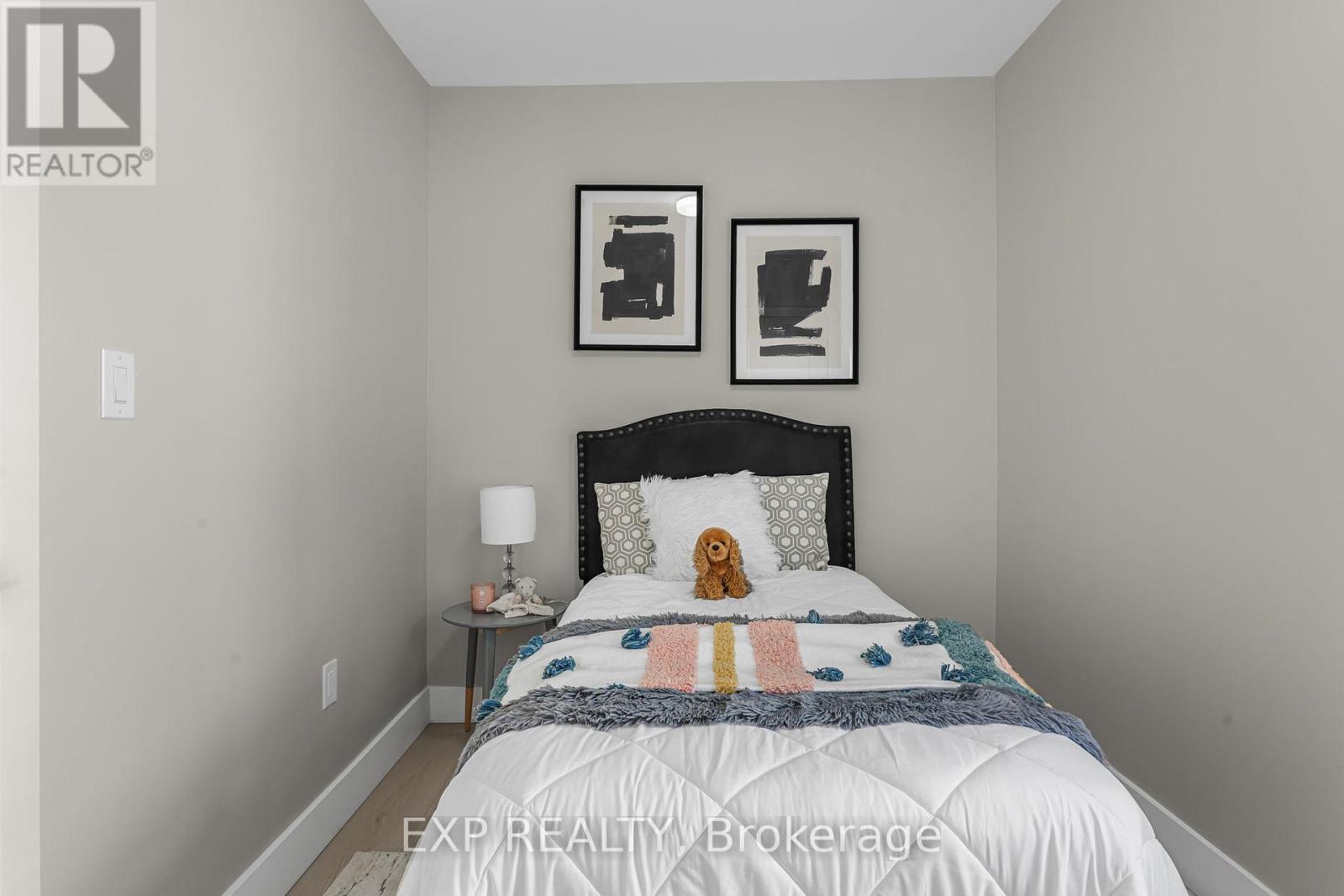 56 East 34Th Street, Hamilton, ON - Indoor Photo Showing Bedroom
