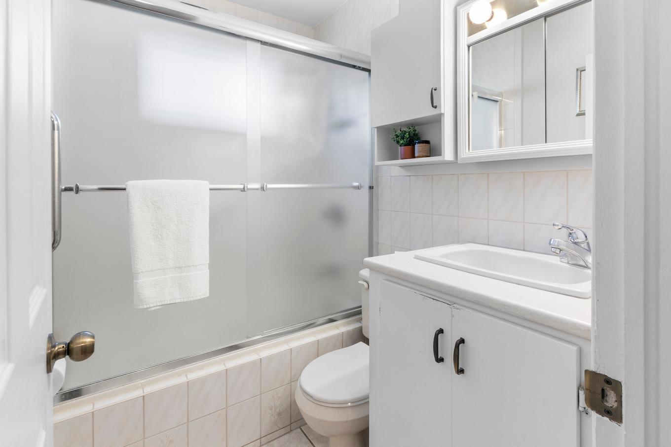 Bathroom - 153 Rue Royale, Châteauguay, QC - Indoor Photo Showing Bathroom