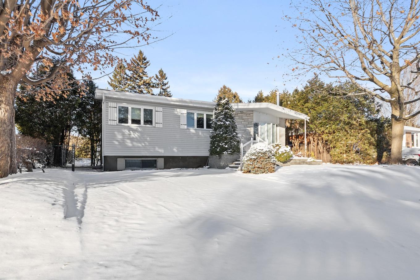 Frontage - 153 Rue Royale, Châteauguay, QC - Outdoor