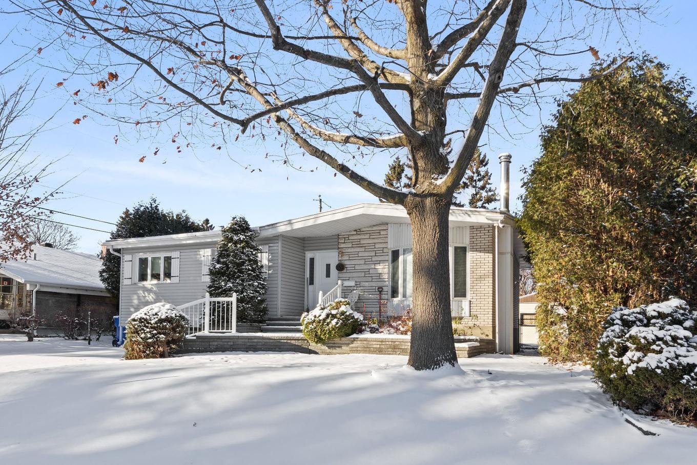 Frontage - 153 Rue Royale, Châteauguay, QC - Outdoor