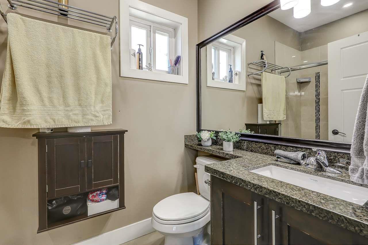 13987 64 Avenue, Surrey, BC - Indoor Photo Showing Bathroom