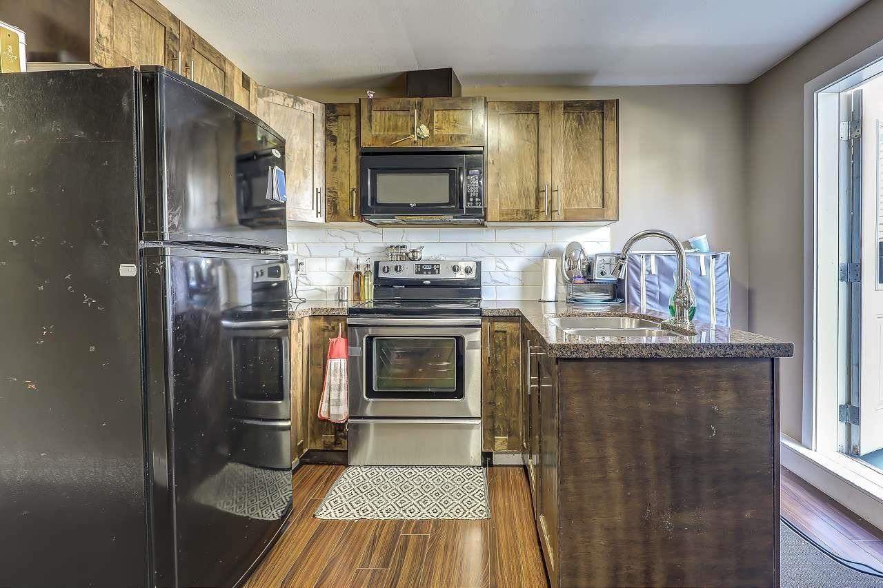 13987 64 Avenue, Surrey, BC - Indoor Photo Showing Kitchen With Double Sink