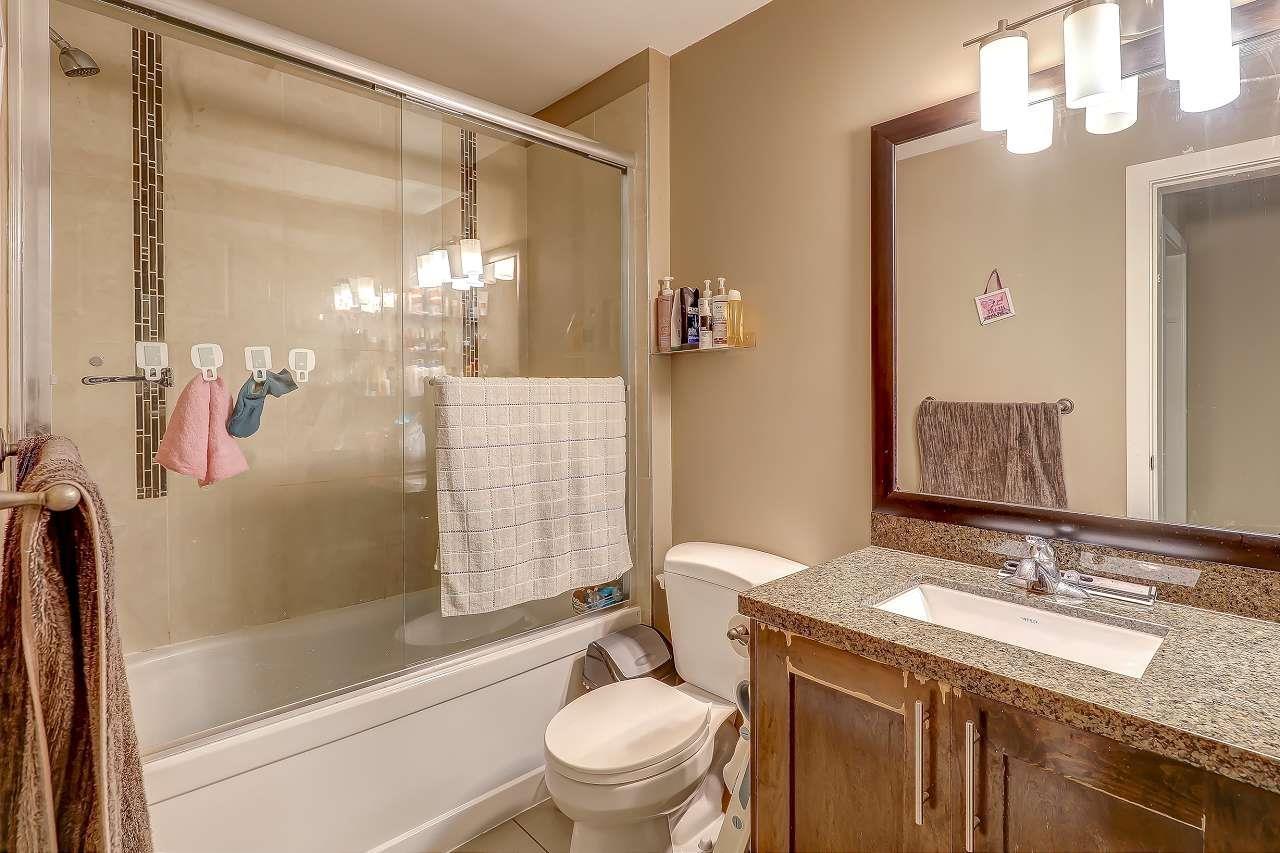 13987 64 Avenue, Surrey, BC - Indoor Photo Showing Bathroom
