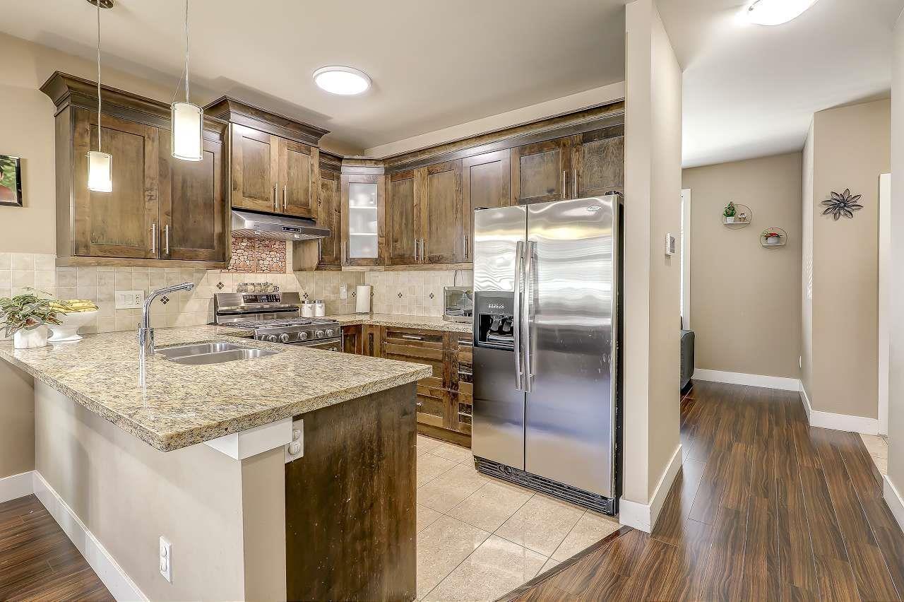 13987 64 Avenue, Surrey, BC - Indoor Photo Showing Kitchen With Double Sink With Upgraded Kitchen