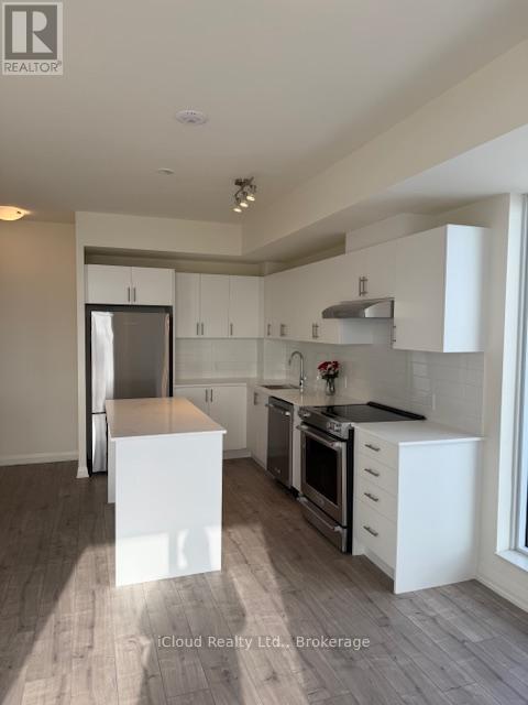 921 - 8960 Jane Street, Vaughan, ON - Indoor Photo Showing Kitchen