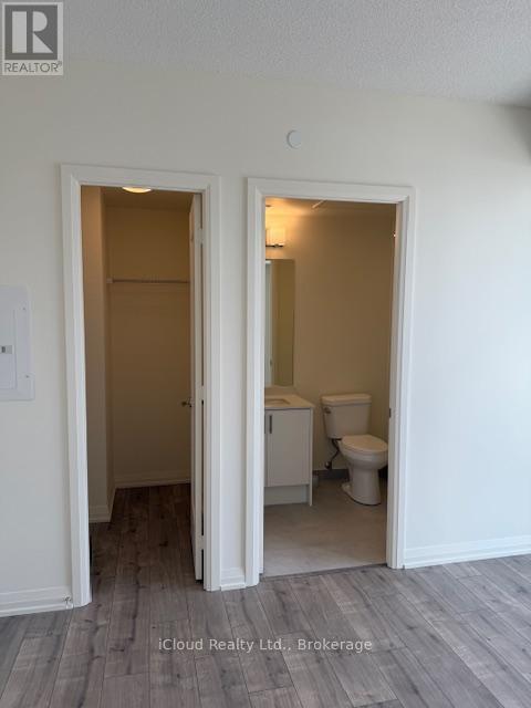 921 - 8960 Jane Street, Vaughan, ON - Indoor