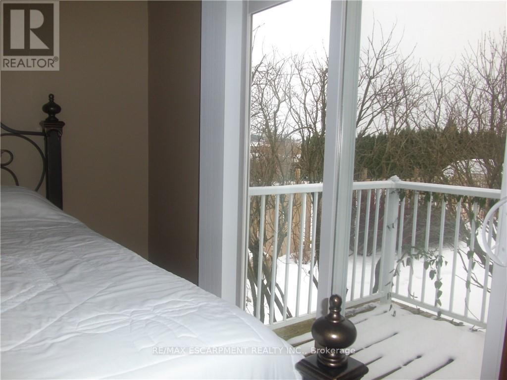 18 Ross Street, Norfolk, ON - With Exterior