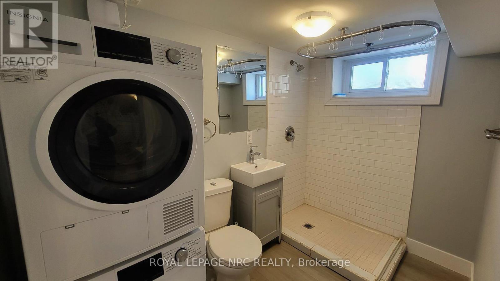 Basement Apartment - 27 Lasalle Street, Welland (Lincoln/Crowland), ON - Indoor Photo Showing Laundry Room