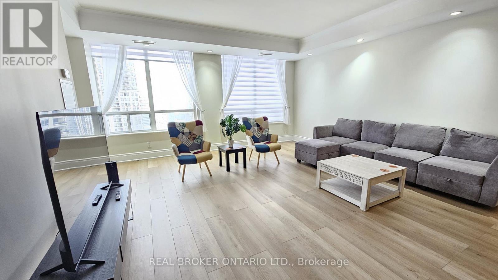 2803 - 3880 Duke Of York Boulevard, Mississauga, ON - Indoor Photo Showing Living Room