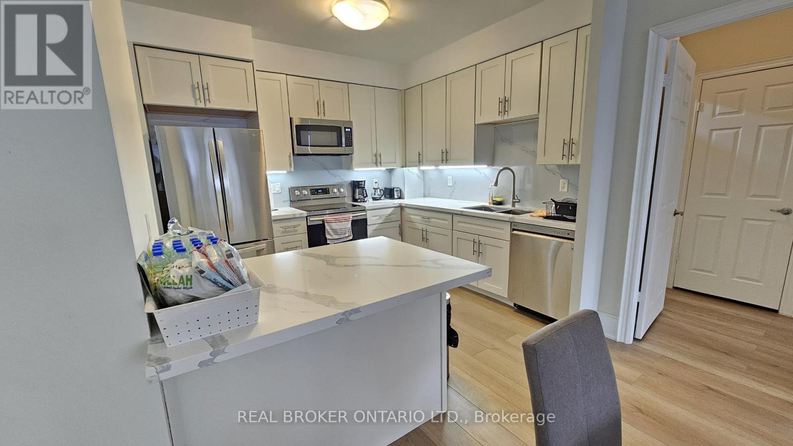 2803 - 3880 Duke Of York Boulevard, Mississauga, ON - Indoor Photo Showing Kitchen With Stainless Steel Kitchen With Double Sink