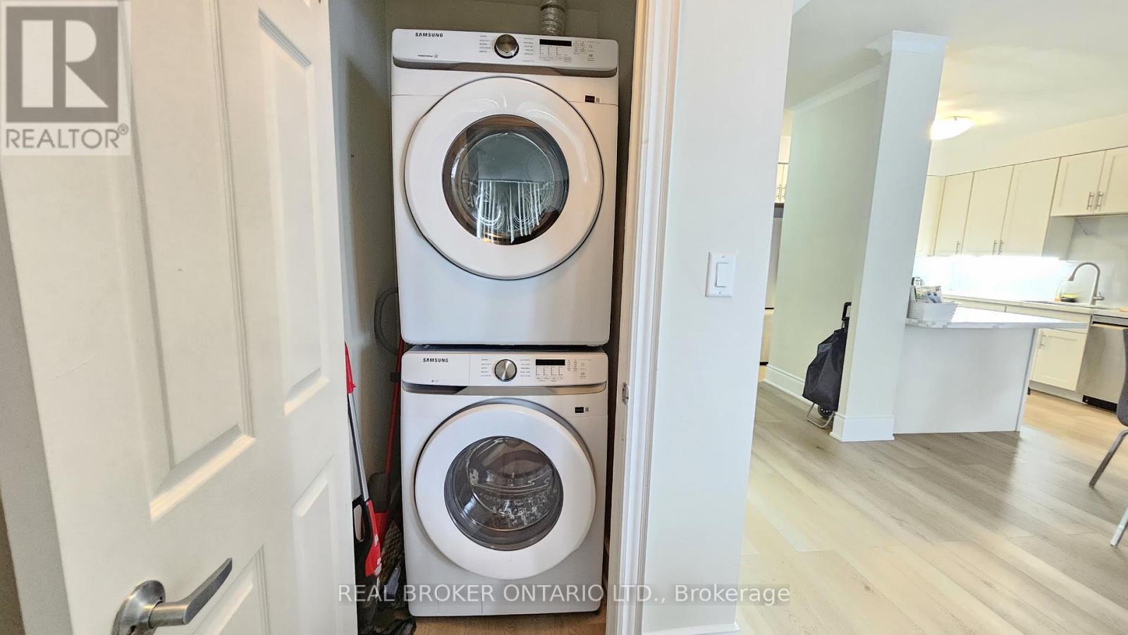 2803 - 3880 Duke Of York Boulevard, Mississauga, ON - Indoor Photo Showing Laundry Room