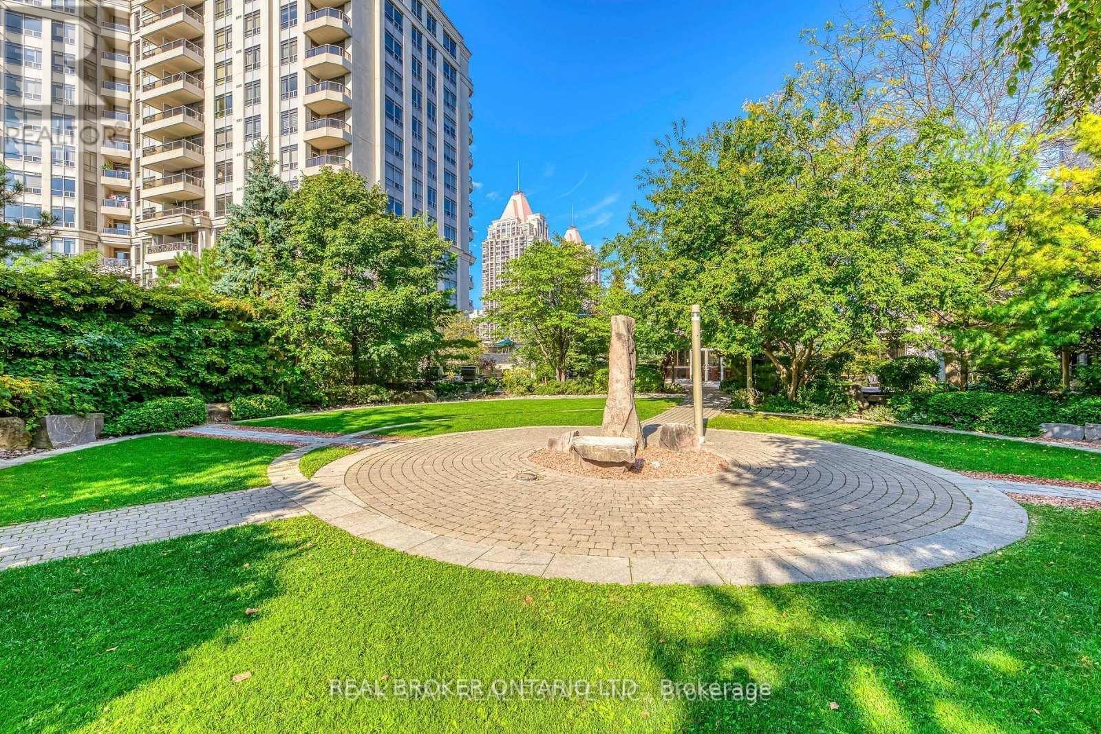 2803 - 3880 Duke Of York Boulevard, Mississauga, ON - Outdoor