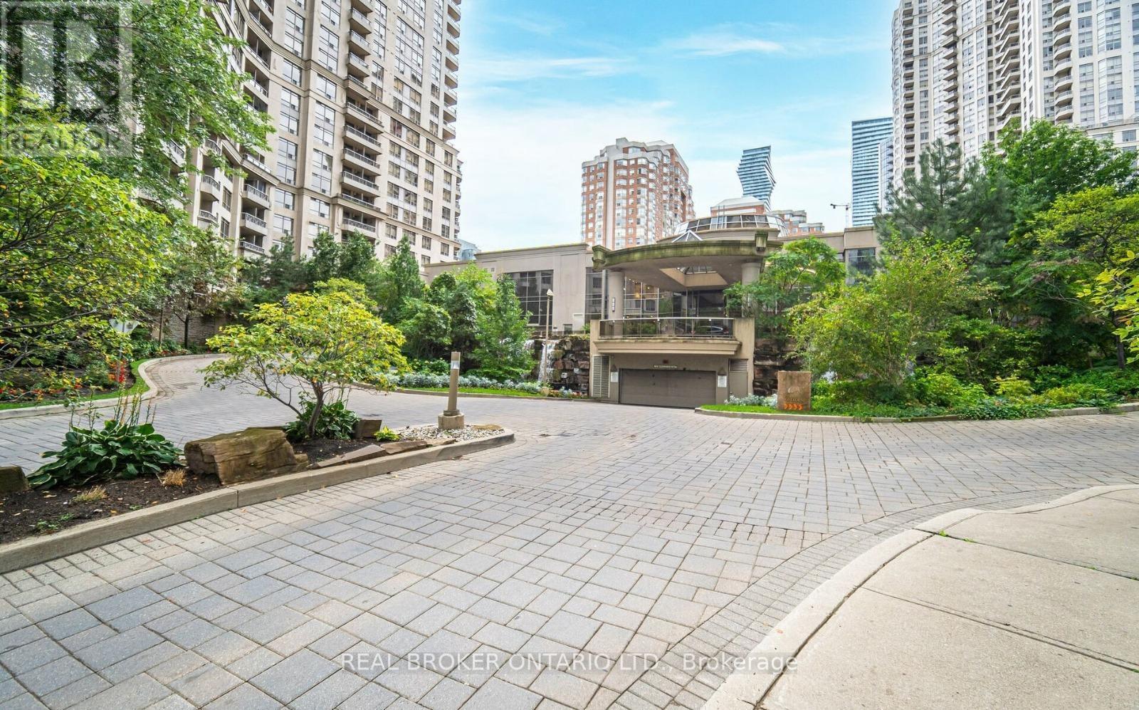 2803 - 3880 Duke Of York Boulevard, Mississauga, ON - Outdoor