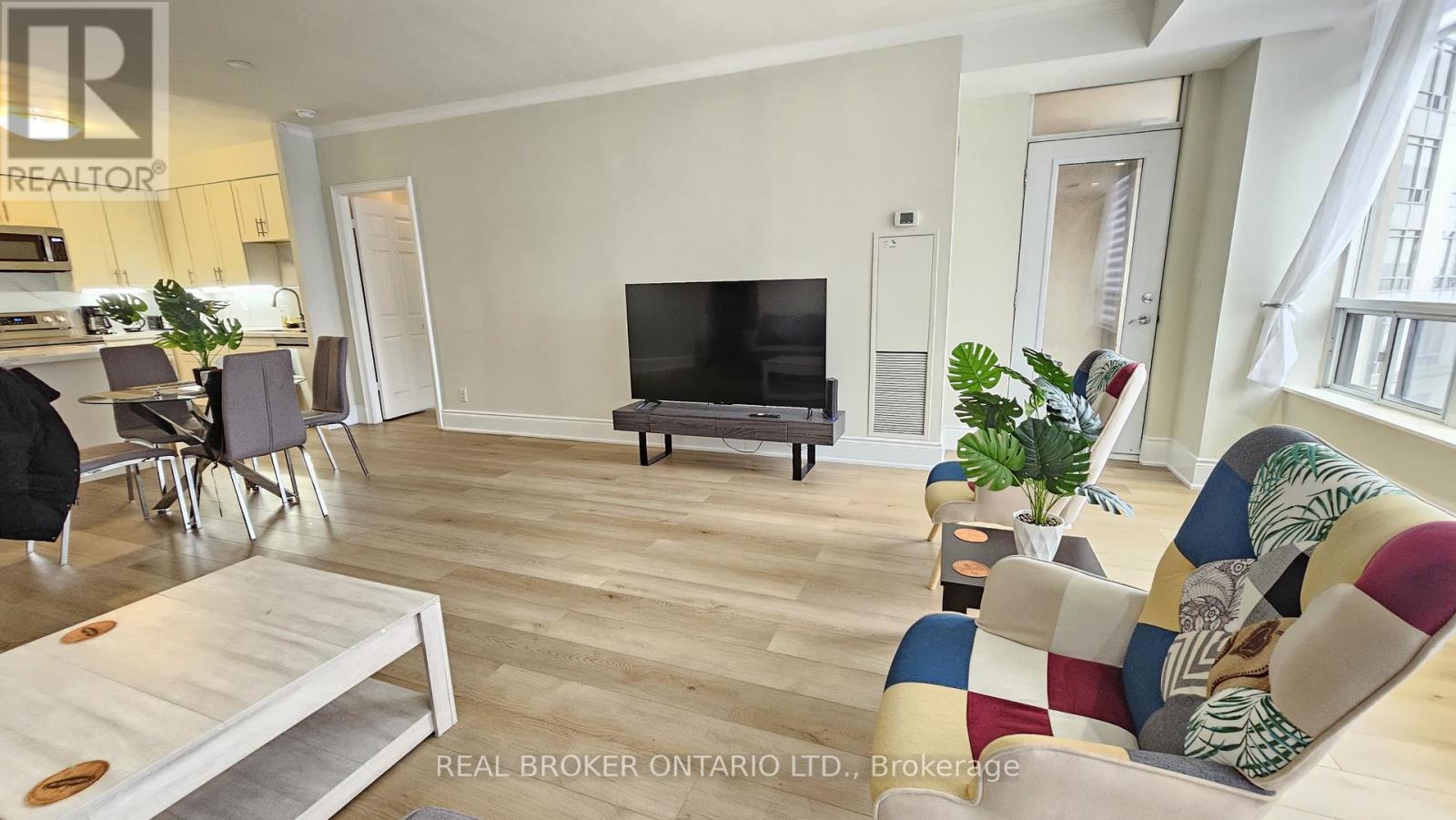 2803 - 3880 Duke Of York Boulevard, Mississauga, ON - Indoor Photo Showing Living Room