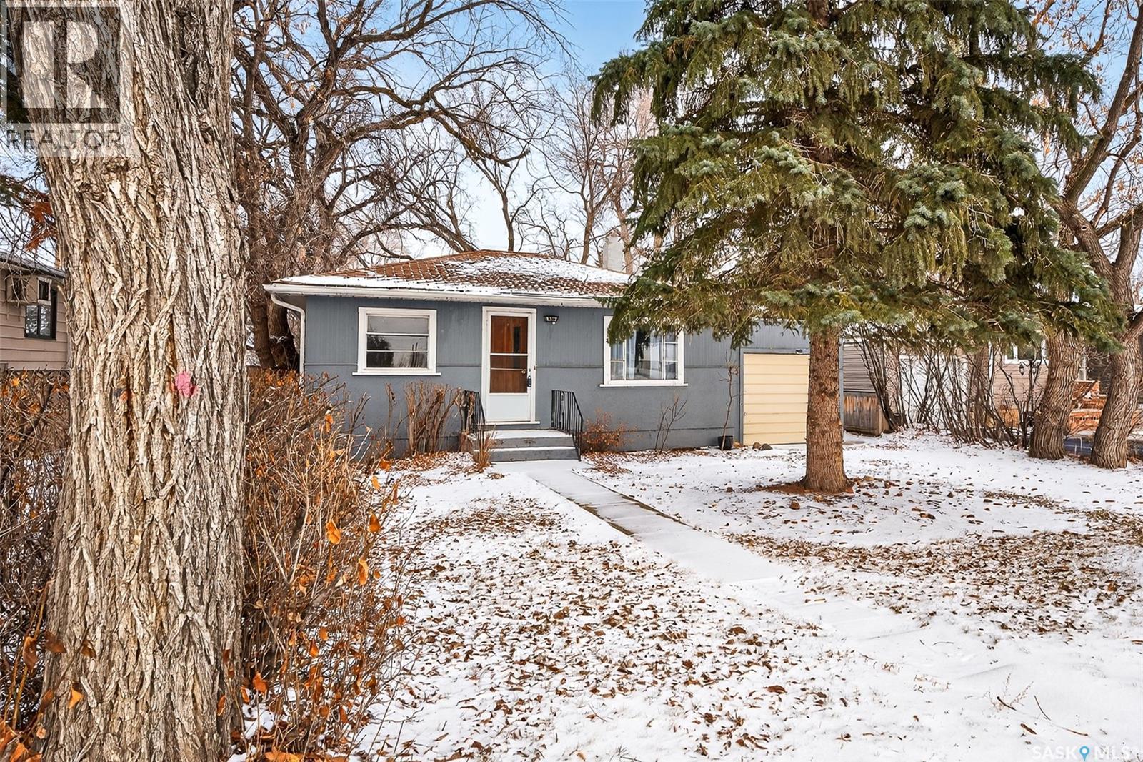 530 Duffield Street W, Moose Jaw, SK - Outdoor