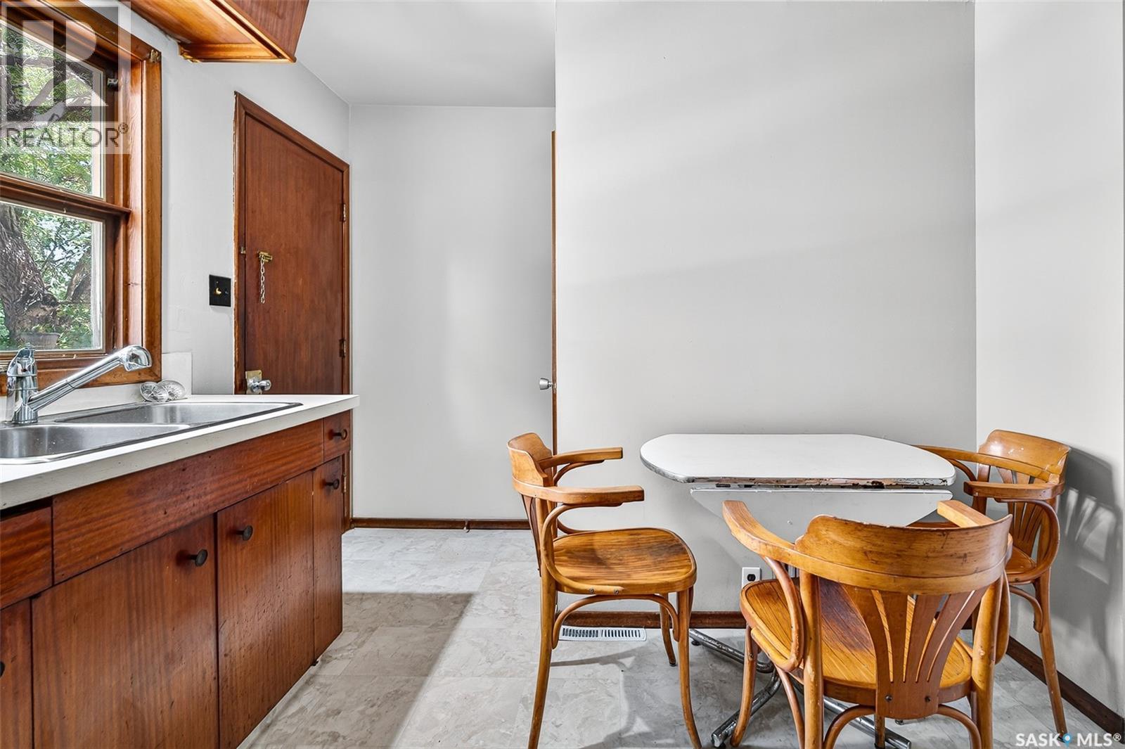 530 Duffield Street W, Moose Jaw, SK - Indoor