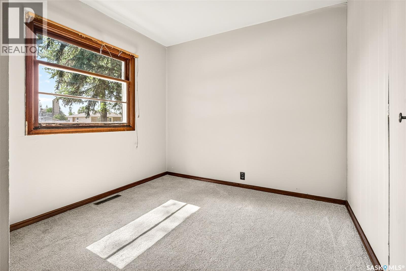 530 Duffield Street W, Moose Jaw, SK - Indoor Photo Showing Other Room