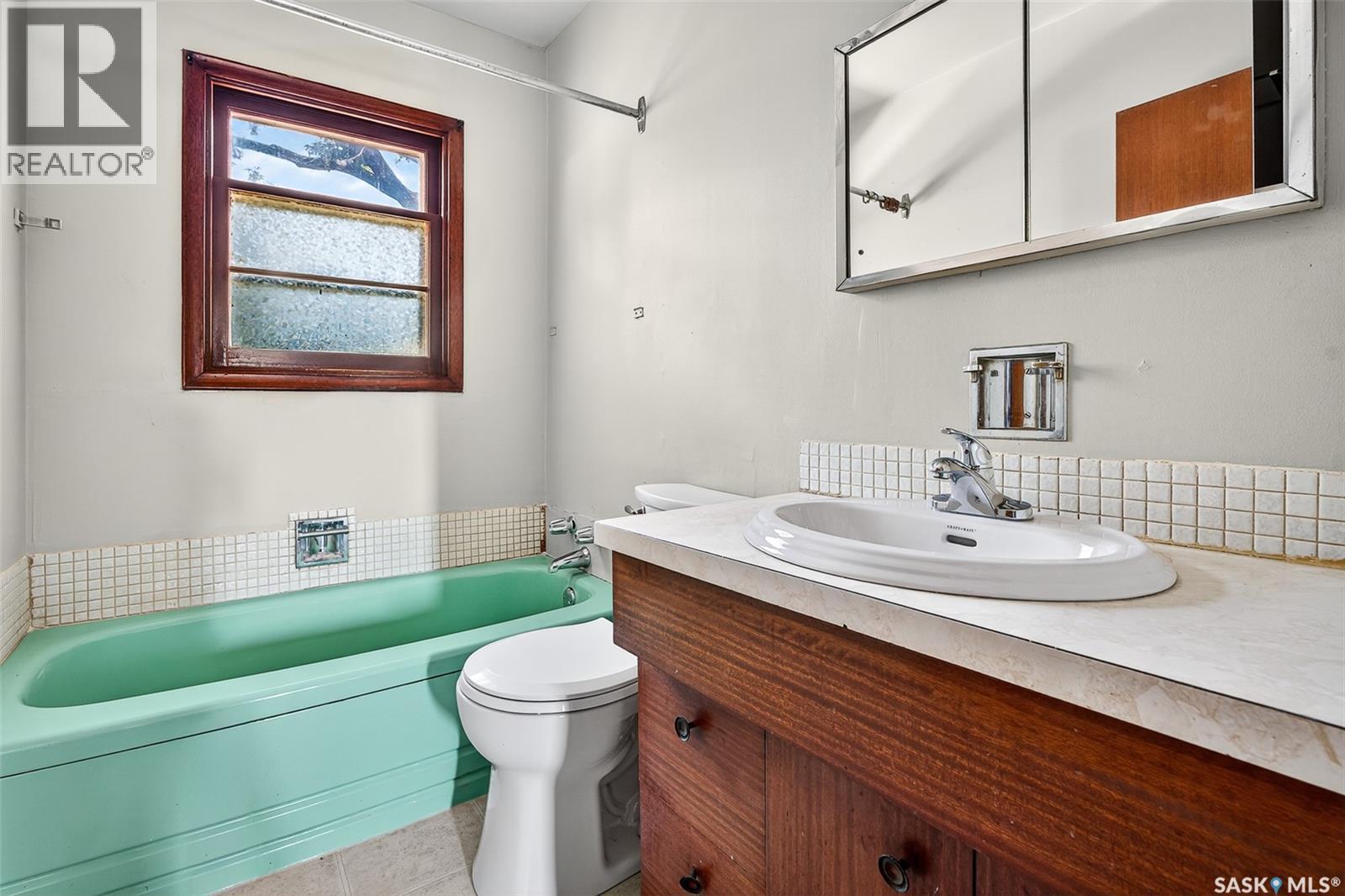 530 Duffield Street W, Moose Jaw, SK - Indoor Photo Showing Bathroom