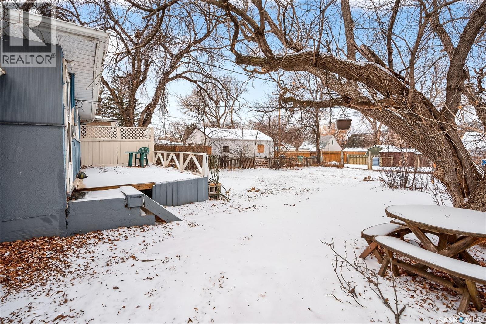 530 Duffield Street W, Moose Jaw, SK - Outdoor