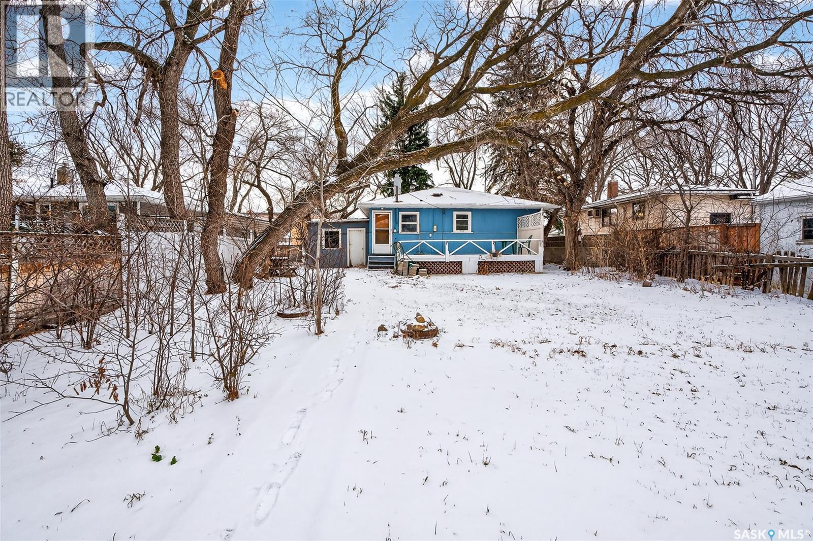 530 Duffield Street W, Moose Jaw, SK - Outdoor