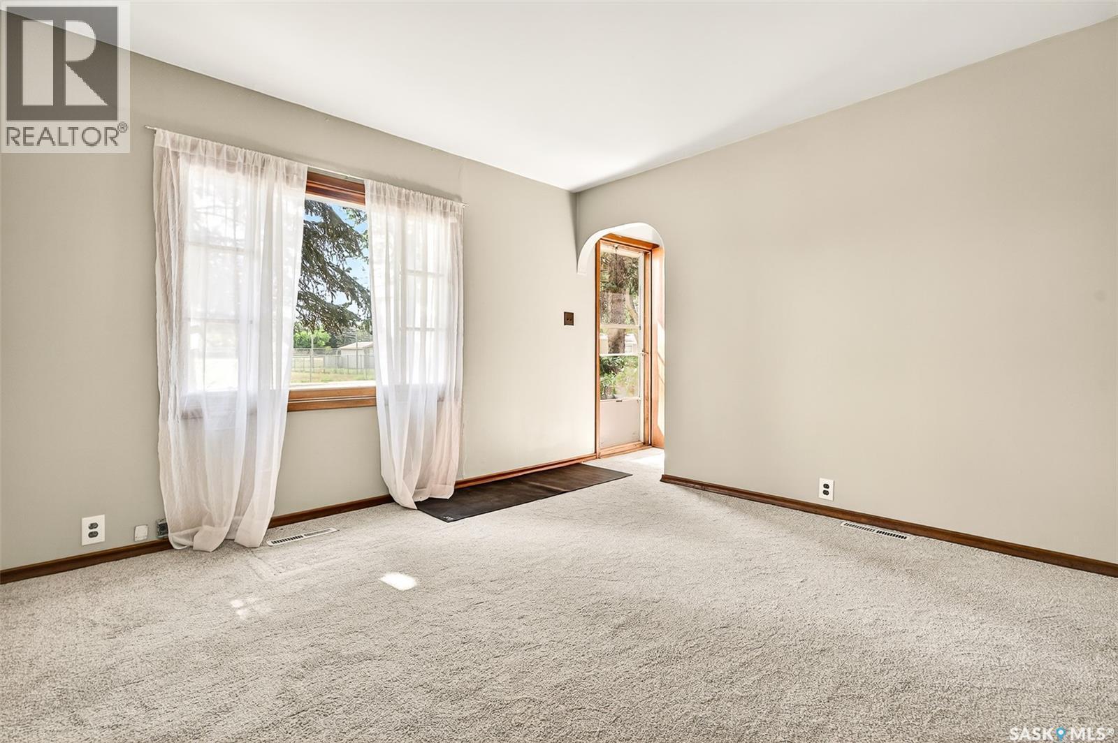 530 Duffield Street W, Moose Jaw, SK - Indoor Photo Showing Other Room