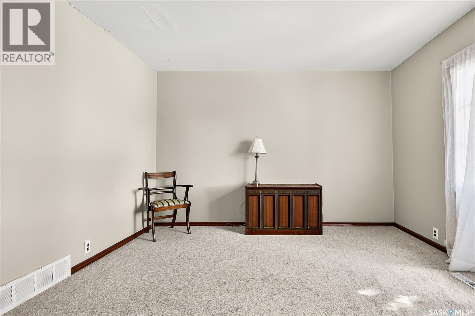 530 Duffield Street W, Moose Jaw, SK - Indoor Photo Showing Other Room