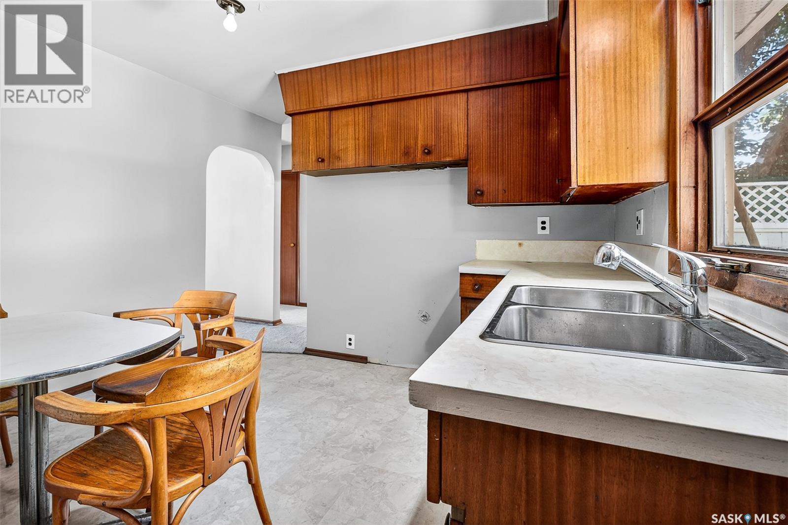 530 Duffield Street W, Moose Jaw, SK - Indoor Photo Showing Kitchen With Double Sink