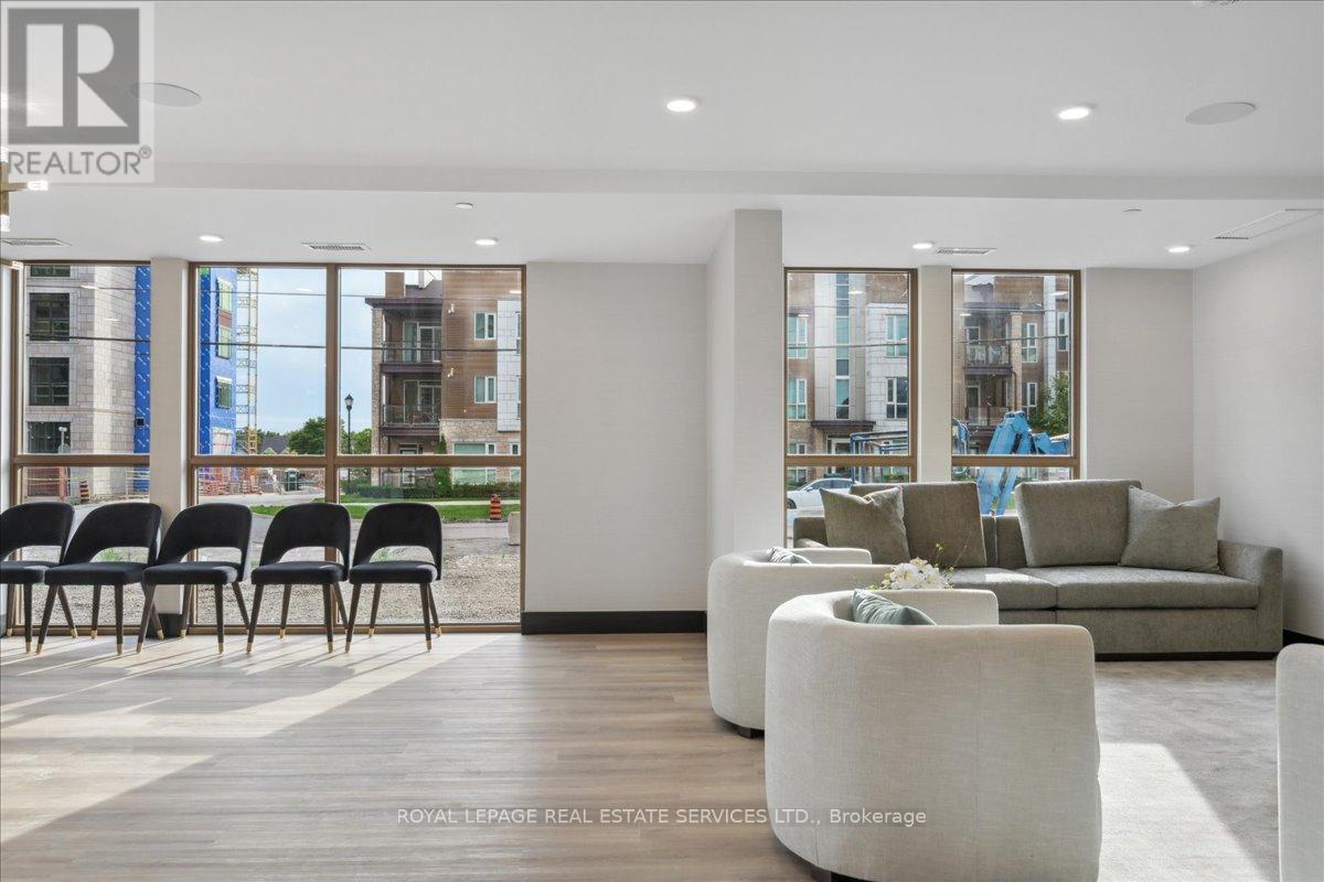 509 - 2343 Khalsa Gate, Oakville, ON - Indoor Photo Showing Living Room