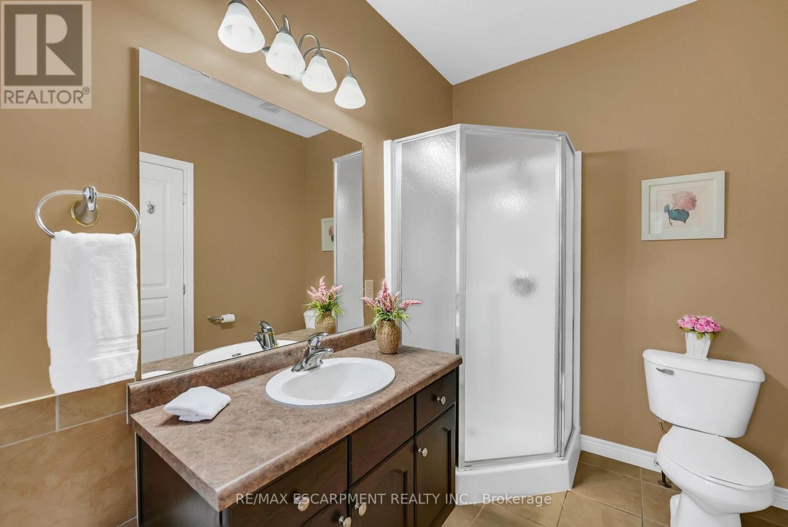 169 Central Avenue, Grimsby, ON - Indoor Photo Showing Bathroom
