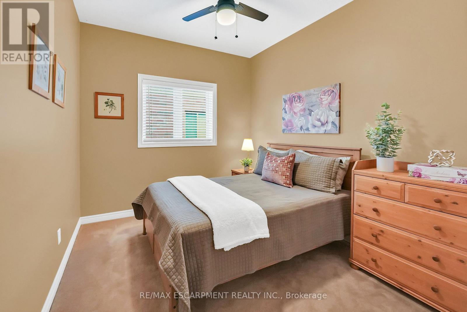 169 Central Avenue, Grimsby, ON - Indoor Photo Showing Bedroom