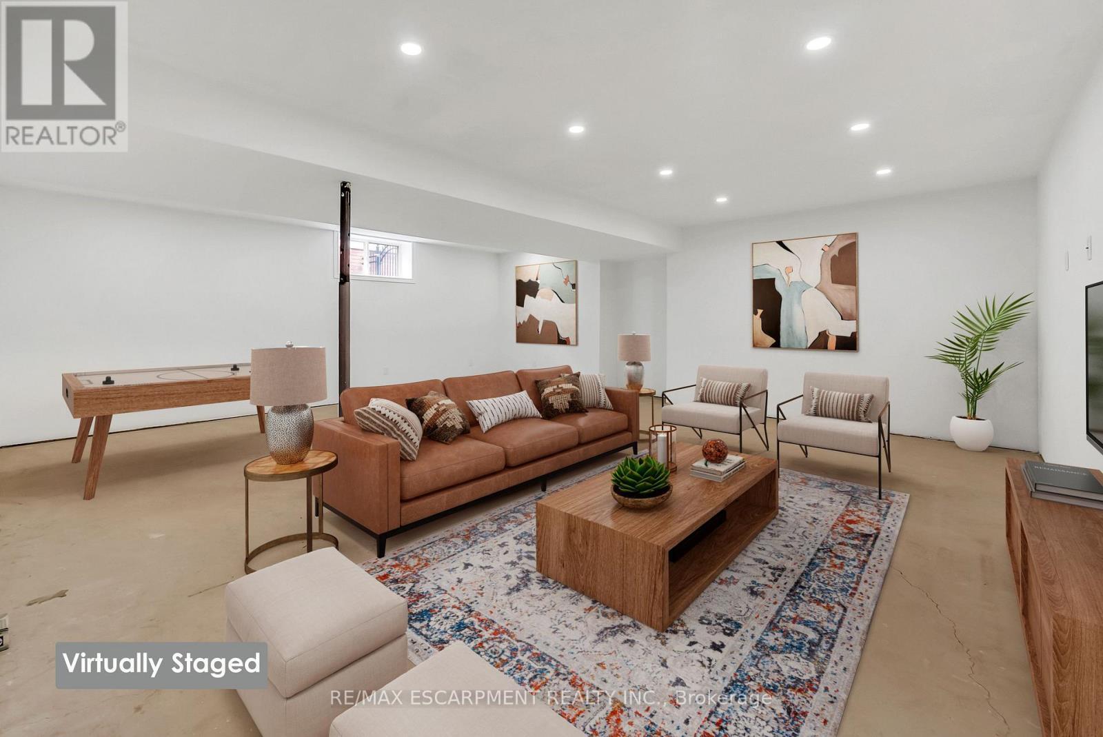 169 Central Avenue, Grimsby, ON - Indoor Photo Showing Living Room