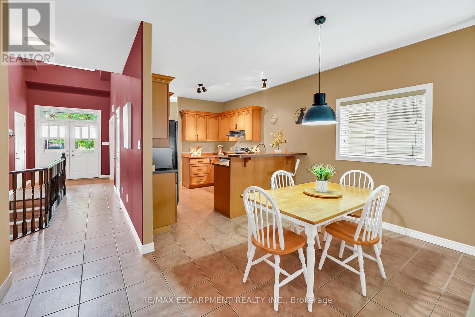 169 Central Avenue, Grimsby, ON - Indoor Photo Showing Dining Room